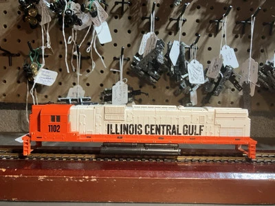 TYCO HO Alco Super 630 Illinois Central 1102 Shell Motor Mounts Tank Ect - Image 1 of 4