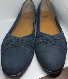 Pristine Women’s IE Suade Shoes with Nike Air -  Size 7  - Picture 1 of 4