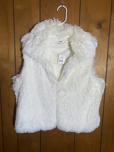NWT CATO Women's White Fur Sleeveless Vest  Size XL Outerwear Hook - Picture 1 of 7