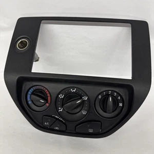 2000-2007 Ford Focus Front Dash Temperature Climate Control Assembly - Picture 1 of 5