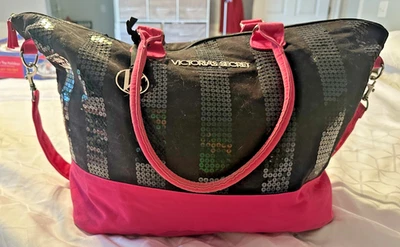 BOLSA DE OMBRO VINTAGE VICTORIA'S SECRET PRETA E ROSA ACADEMIA - Imagem 1 de 4