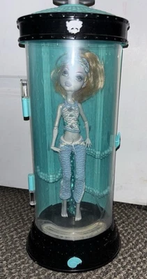 Monster High 2010 Dead Tired Lagoona Blue Doll with Hydration Station Complete - Image 1 of 3