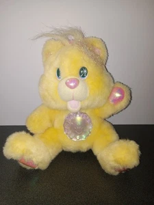 Twinkle Bear 1995 peluche amarillo funciona - Imagen 1 de 8