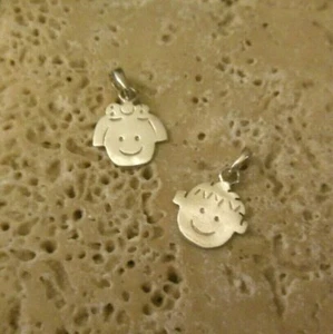 Colgante de plata de ley 925 feliz niño o niña encanto ¡Idea de regalo! - Imagen 1 de 3