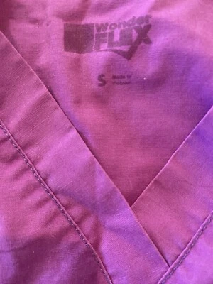 Blusa Médica WonderFlex WonderWink para Mujer Talla Pequeña Ciruela Foto 1 de 4