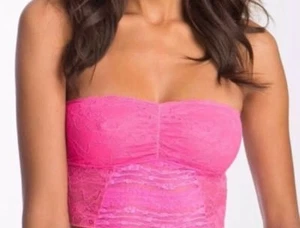 Free People Galloon überbackenes kurz geschnittenes Spitzen-Bandeau Hot Pink Gr: Medium neu mit Etikett - Bild 1 von 2