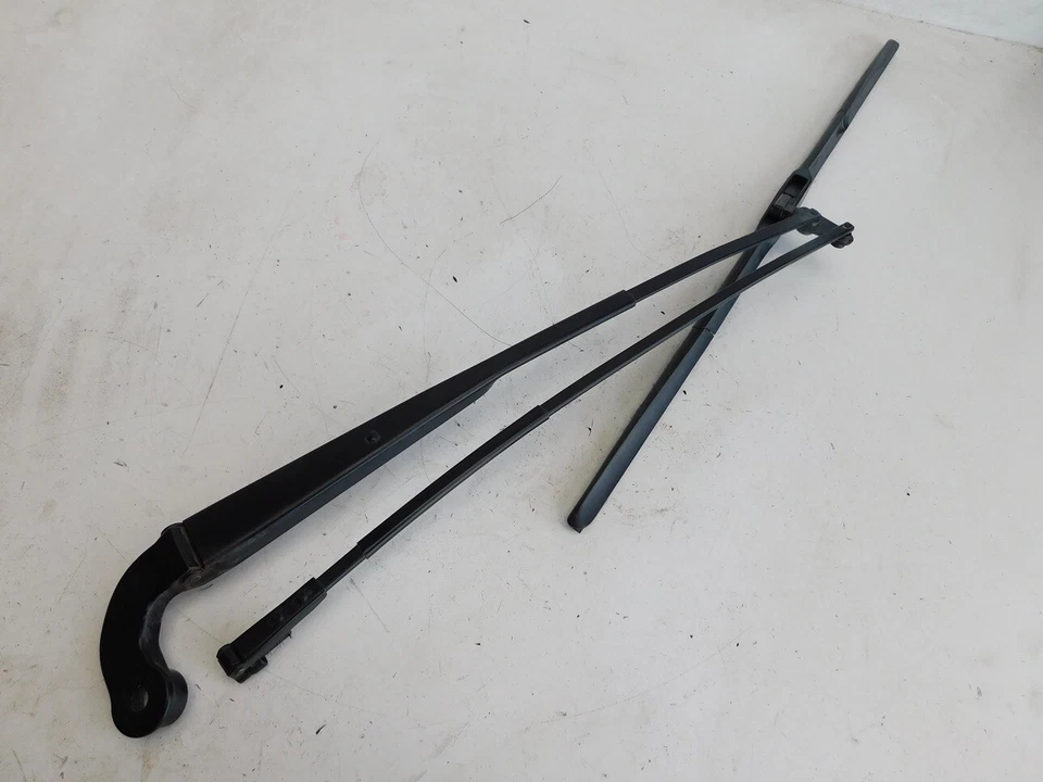 Brazo limpiaparabrisas delantero Ferrari 488 GTB RHS RHD 82964300 J106  Foto 1 de 1