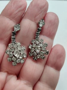 Vintage Rhinestone Silver Dangle Earrings Screw Back Floral Flower Cluster 1.25" - Picture 1 of 4