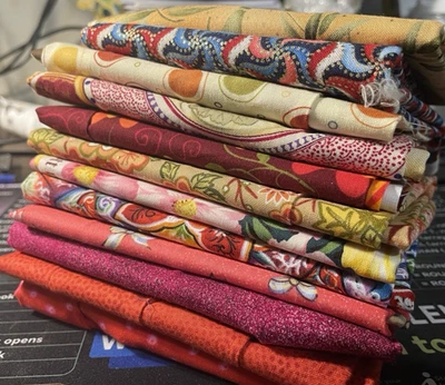 Lote de 12 Quilt Shop Fat Quarter 18x22" Algodón Rojos Marca Andover, MODA, Northcott Foto 1 de 4