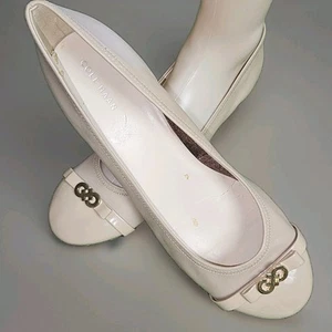 Zeppe da ballo Cole Haan con 10,5 nude con punta brevettata e accento tono oro basso... - Foto 1 di 10