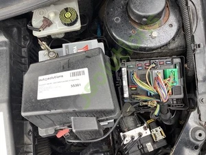 PEUGEOT 206 Ph1 2003-2005 Fuse Box In Engine Bay - Picture 1 of 6