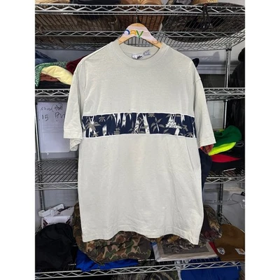 Camiseta de manga corta grande beige con estampado de bambú hawaiano para hombre Foto 1 de 4