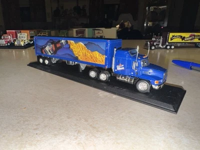 Matchbox Convoy CCY05 - Mack CH600 - Labatt Blue - 1/100 Scale - Image 1 of 4