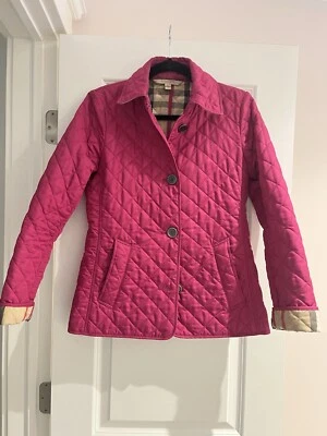 Burberry Brit выстеганная Nova чек короткая пурпурная куртка женский размер XS рекомендуемая розничная цена производителя $950 - Изображение 1 из 4
