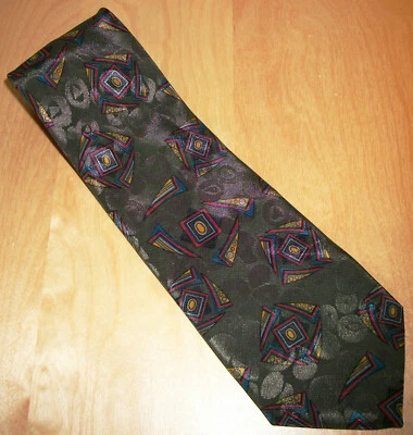 Corbata geométrica para hombre Duomo Milano verde, roja y dorada 54" de largo x 3,5" de ancho (D679) Foto 1 de 4