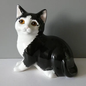 Vintage Black & White Tuxedo Cat Figurine Ornament Glass Eyes Made in England - Picture 1 of 9