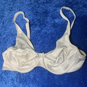 Vintage Delicates Bra 36b White Shiny Nylon Underwire Fair Condition - Picture 1 of 8
