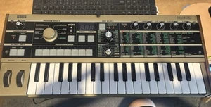 KORG MICROKORG SYNTHESIZER / VOCODER - Picture 1 of 2