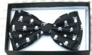 UNISEX ADULT BLACK WITH WHITE SKULLS&CROSSBONES ADJ PRE-TIED STRAP BOW TIE-NEW - Picture 1 of 1