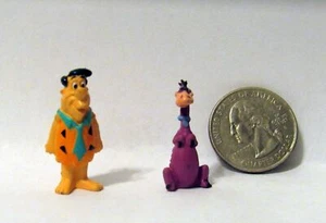 Figuras miniatura Fred Picapiedra y Dino muy pequeñas Hanna-Barbera - Imagen 1 de 8