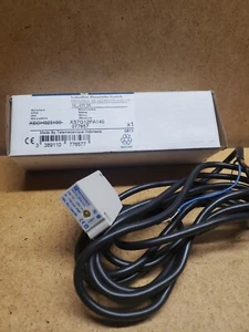 Telemecanique XS7G12PA140 Inductive Proximity Switch - Picture 1 of 4