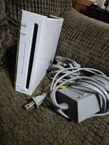 Console Nintendo Wii bianca RVL-001 USA porte GameCube adattatore alimentazione cavi funzionante - Foto 1 di 12