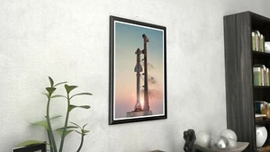 SpaceX - Nave espacial en plataforma de lanzamiento nave espacial - Póster espacial de lona enmarcada Giclee - Imagen 1 de 6