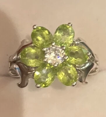 Estate! Natural peridot, Floral Ring Sterling Silver - Image 1 of 4