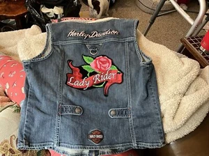 Harley Davidson, Lady Rider Blumenaufnäher, Denim Jeansweste. - Bild 1 von 12