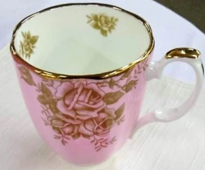 Royal Albert 100 Years 1960 GOLDEN ROSES MUG Boxed with tag - Picture 1 of 5