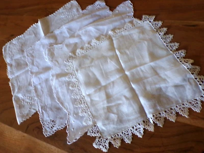 Linge ancien Lot de 4 Mouchoirs différents avec dentelle et broderies - Photo 1/4