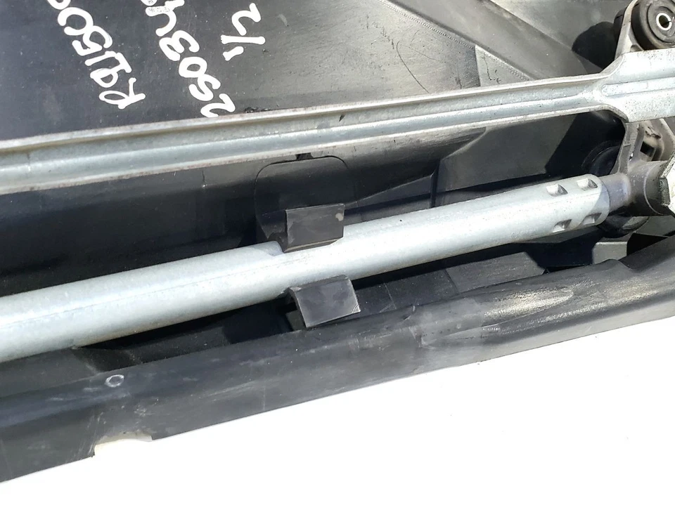 Motor limpiaparabrisas usado se adapta a: Nissan Nv 2500 2020 grado B Foto 1 de 4