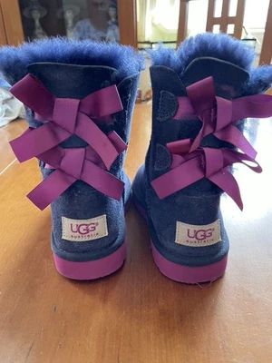 Botas UGG EUC Baily Doble Arco Espalda Azul Gamuza Suela Rosa - Talla 11 Foto 1 de 4