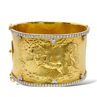Cuff Bracelet Repousse Horse Chariot Apollo 18K Yellow Gold 1.90 CT Diamond Wide Foto 1 de 4