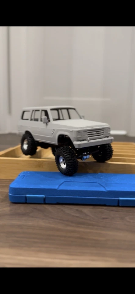 Traxxas TRX4M High Trail RTR With Custom Land Cruiser LC60 Body 1/18 - Image 1 of 4