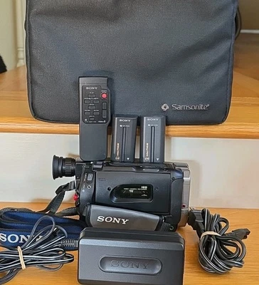 SONYHandycam CCD-TRV65 Hi8 Player Recorder Camera Camcorder Night TESTED - Image 1 of 4