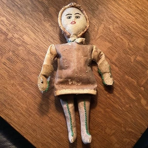 Antike indianische ALASKA Inuit Puppe Volkskunst Wildleder Leder Perlen Handarbeit - Bild 1 von 7