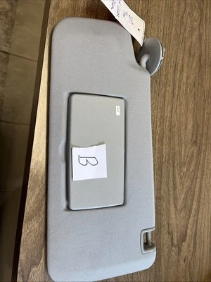 Chevrolet Trax 2017-2021 lado del conductor parasol gris OEM D04B44058 "BONITO" Foto 1 de 3