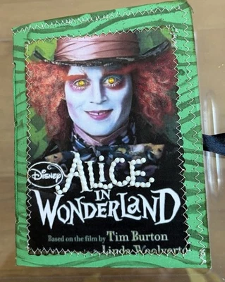 Diario - Diario caprichoso "Mad As A Hatter" Wonderland Foto 1 de 4