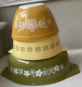 Pyrex Crazy Daisy, Town & Country,Butterfly Bowls # 401 043 472 Vintage Set of 3 - Picture 1 of 14