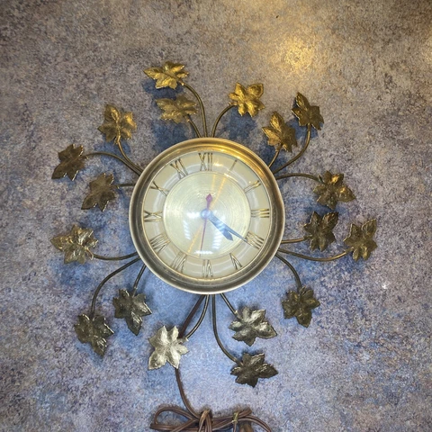 United Electric Clock Wall Vintage1962 Maple Leaves Metal WORKS Model 77 USA Cover