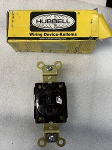 Hubbell Wiring Device-Kellems HBL5361 Receptacle, 20 Amps, 125V AC, Flush - Picture 1 of 6