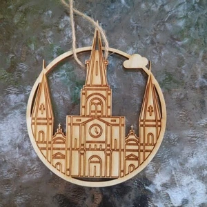 Church Christmas Ornament Wood Burn Out Steeple Cross 2005 NOS - Imagen 1 de 8