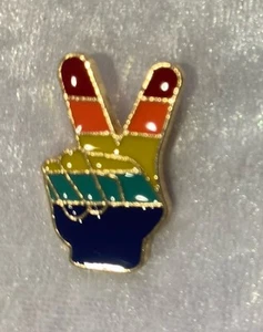 Beautiful minimalist rainbow pride brooch pin badge free postage - Picture 1 of 2