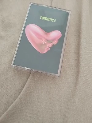 Fontaines D.C. MC Romance Schwarze Cover Pinke MC - Bild 1 von 2