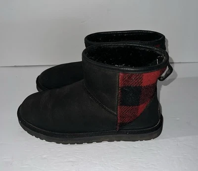 UGG Clásicas Mini Botas a Cuadros Para Mujer Talla 9 Negro/Rojo Búfalo Cuadros Lana Forradas Foto 1 de 4