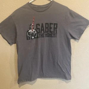 Disney Star Wars dunkelgrau Darth Vader Saber The Moment Grafik T-Shirt Herren Lg - Bild 1 von 3