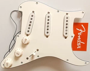 New Pickguard FENDER SQUIER STRATOCASTER Affinity Loaded Parchment Guitar STRAT - Picture 1 of 6