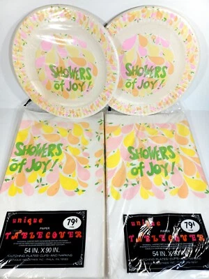 Nuevo de Lote Antiguo Años 70 Showers of Joy! Mantel y platos de colección de cachemira para bebé/novia Foto 1 de 4