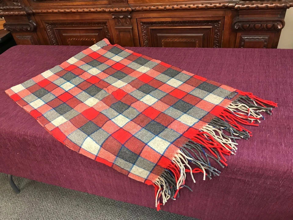 Pre-Owned Rare PENDLETON PURE VIRGIN WOOL RED GRAY PLAID THROW BLANKET 72" X 26" - Image 1 of 4